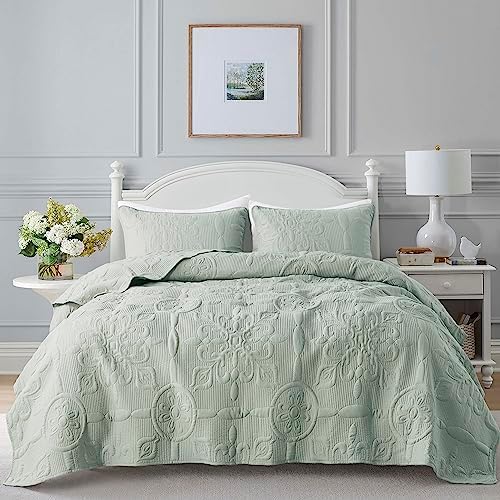 B2EVER Sage Green Damask Cal King Quilt Set
