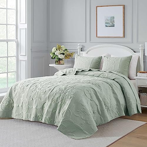 B2EVER Sage Green Damask Cal King Quilt Set