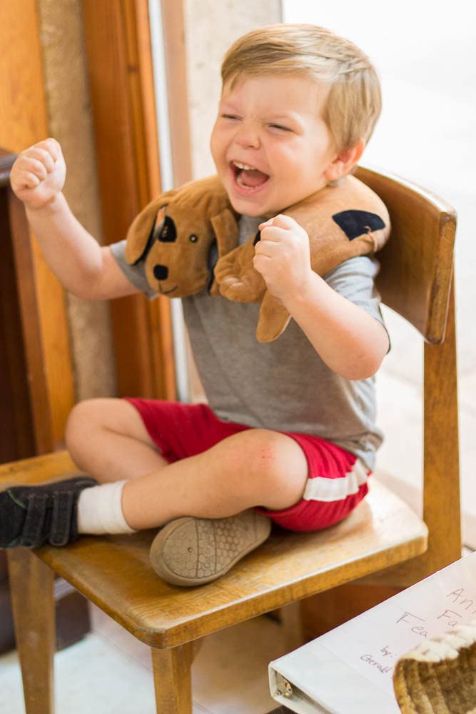 LakiKid Shoulder Wrap for Kids Beagle Travel Pillow