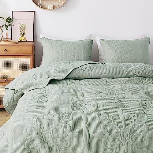 B2EVER Sage Green Damask Cal King Quilt Set