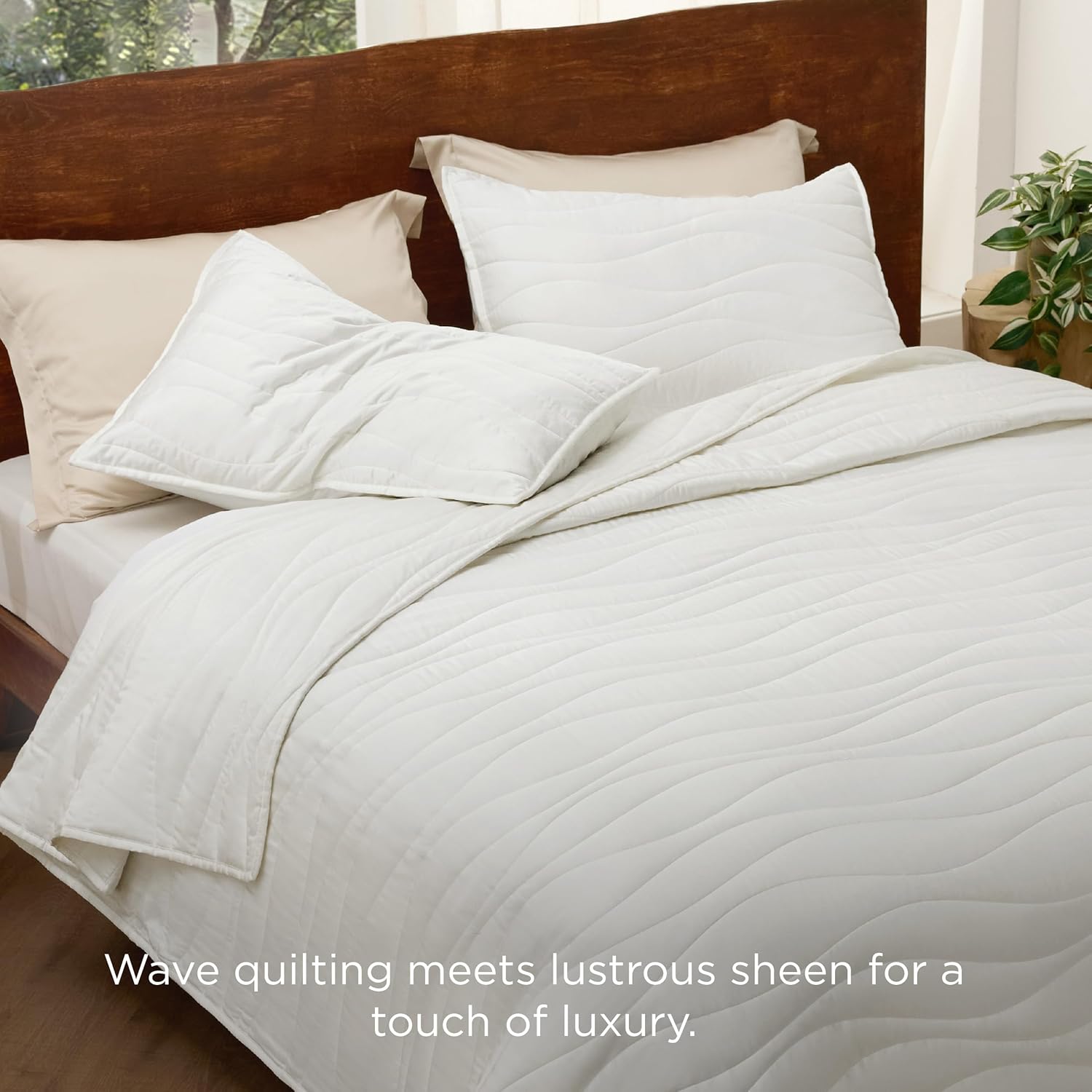 Bedsure Cooling Quilt Queen Size - Moisture Wicking Silky Soft Breathable Bedspread