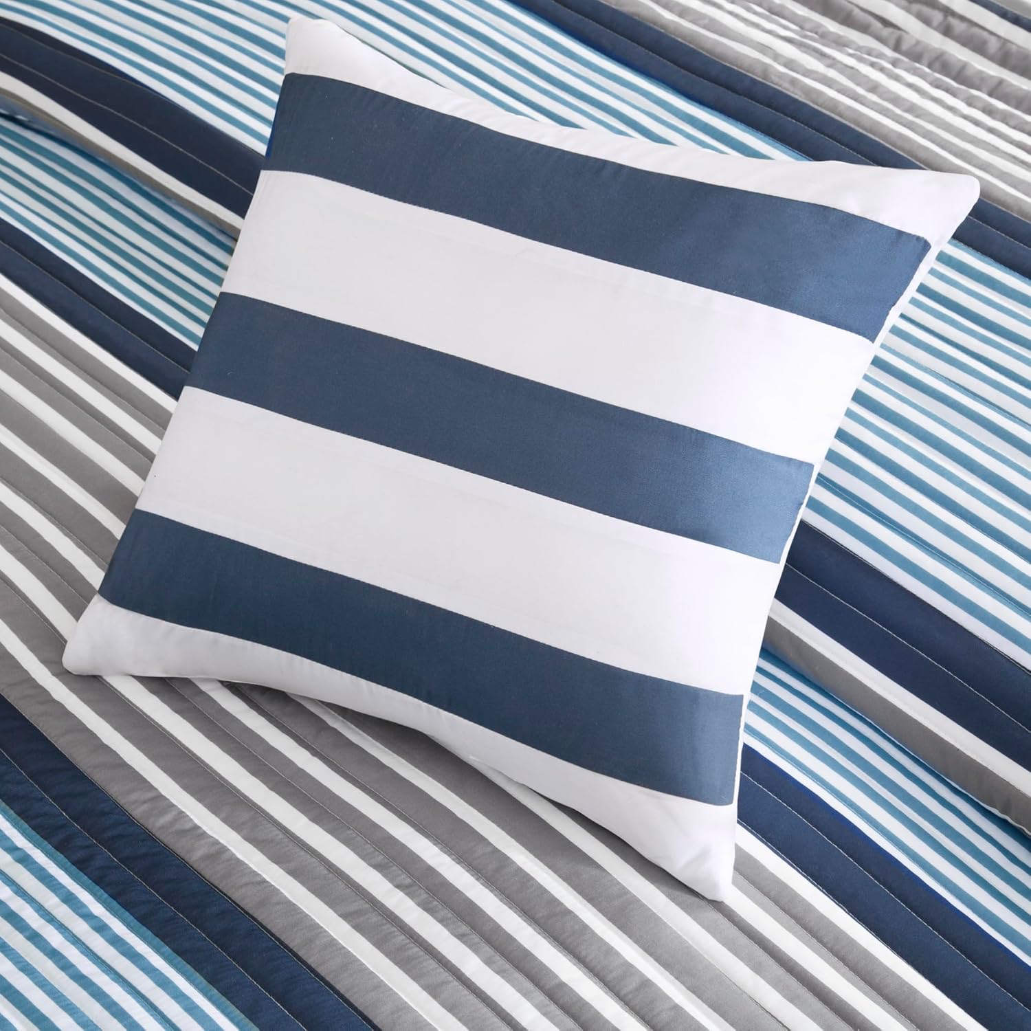 Intelligent Design Paul Reverisble Quilt Set Blue 4 Piece