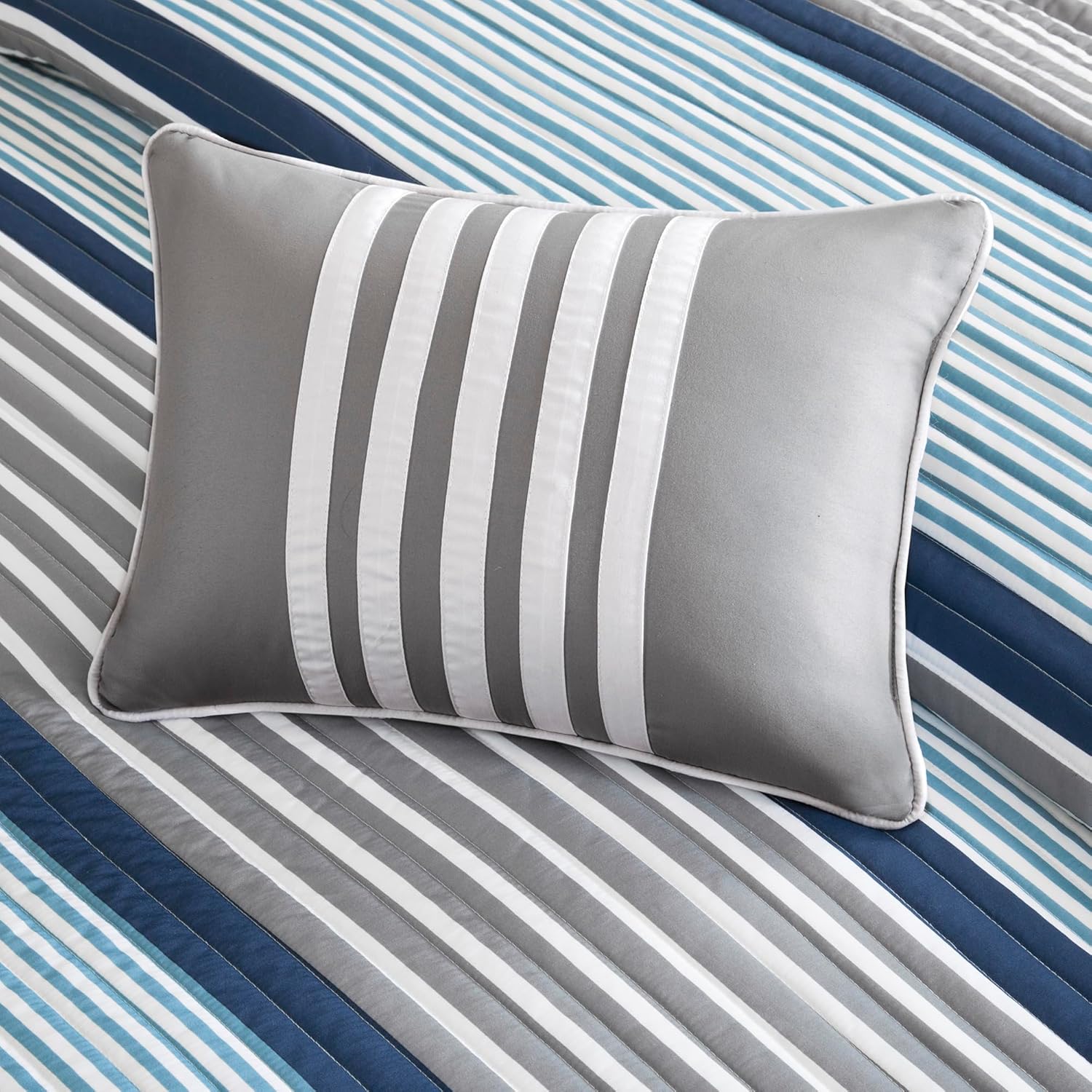 Intelligent Design Paul Reverisble Quilt Set Blue 4 Piece