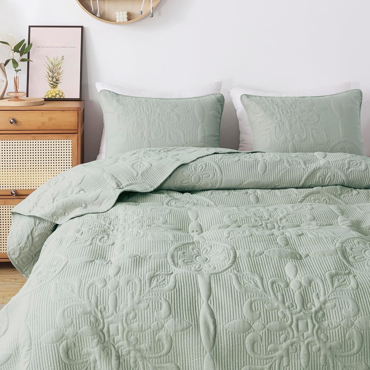 B2EVER Sage Green Damask Cal King Quilt Set