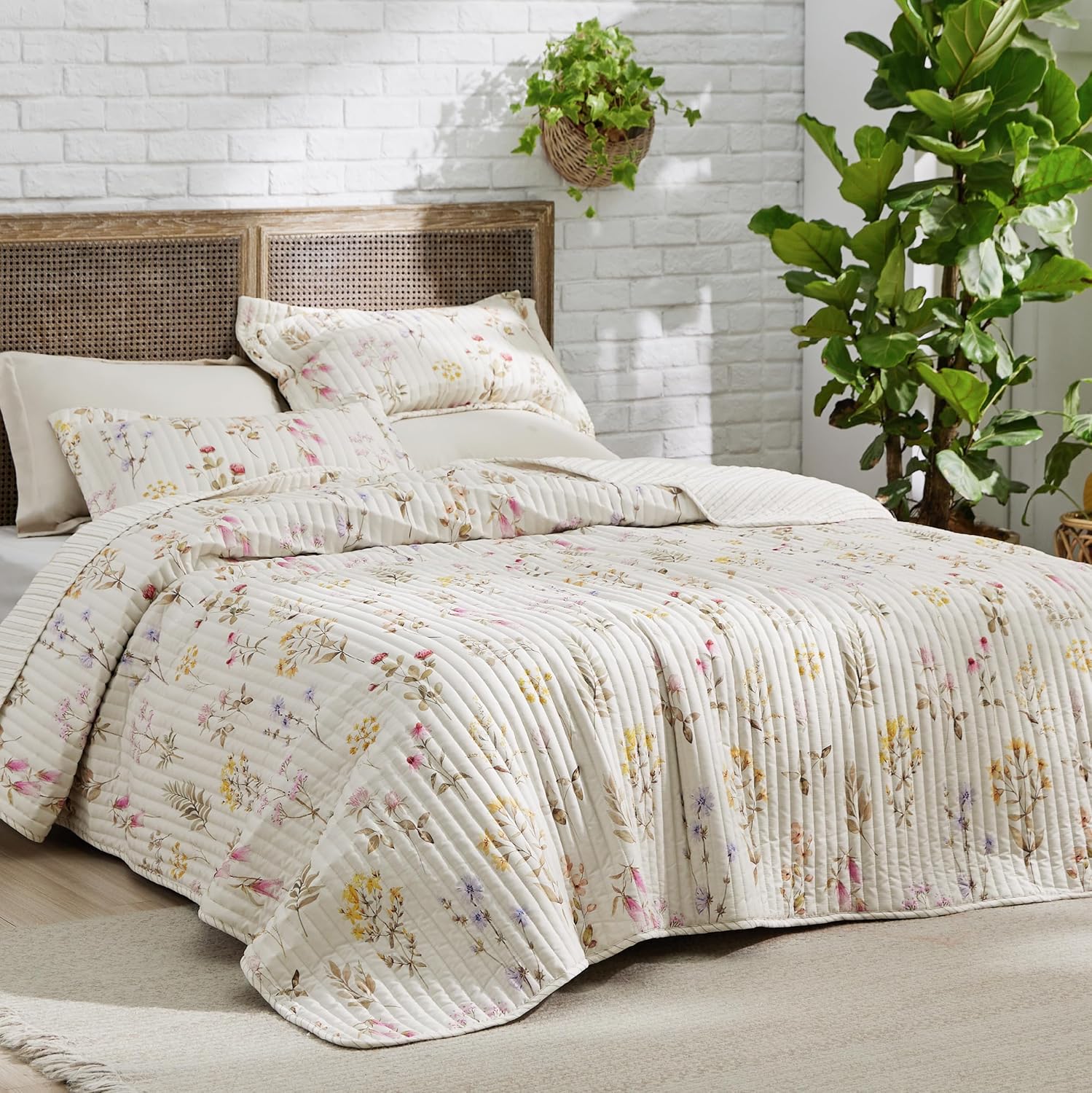 Bedsure Floral Quilt Set King - 3 Piece Reversible Microfiber Bedding
