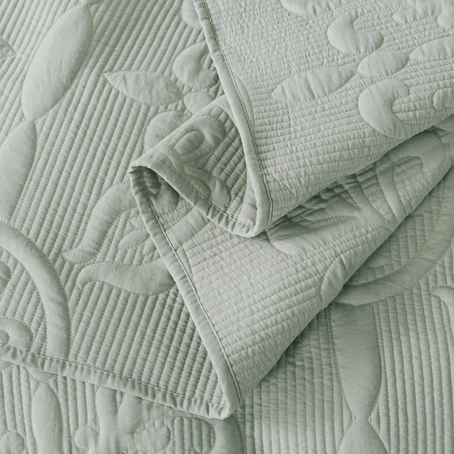 B2EVER Sage Green Damask Cal King Quilt Set