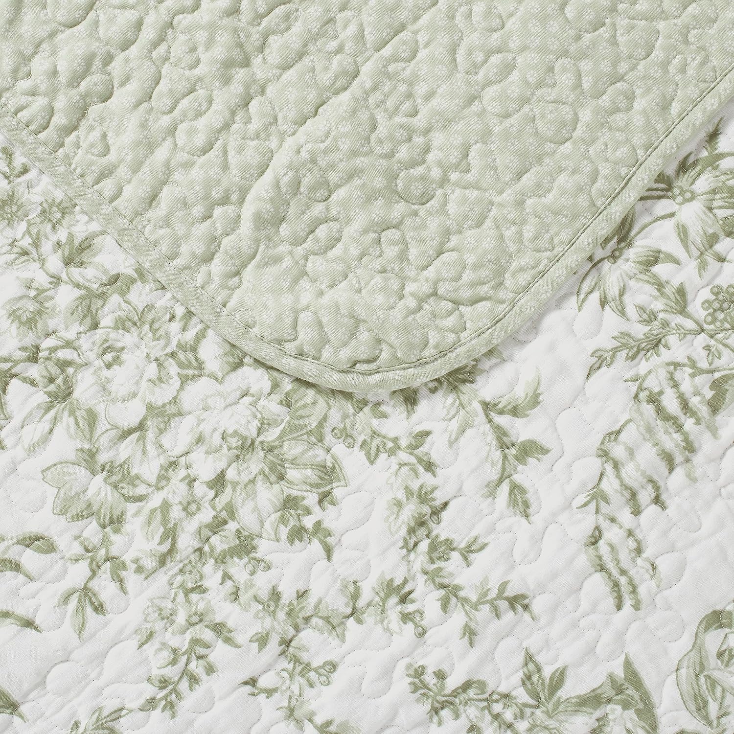 Laura Ashley King Quilt Set with Matching Shams and Bedskirt 1
